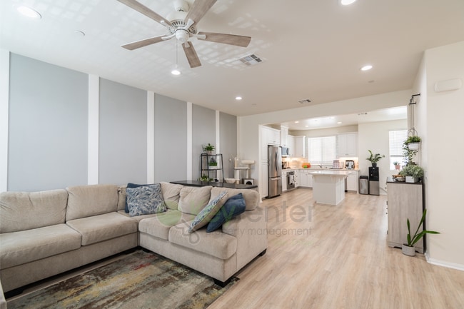 Building Photo - Stunning Verano at Skyline |Gated Community |HOA, Pool, Playground