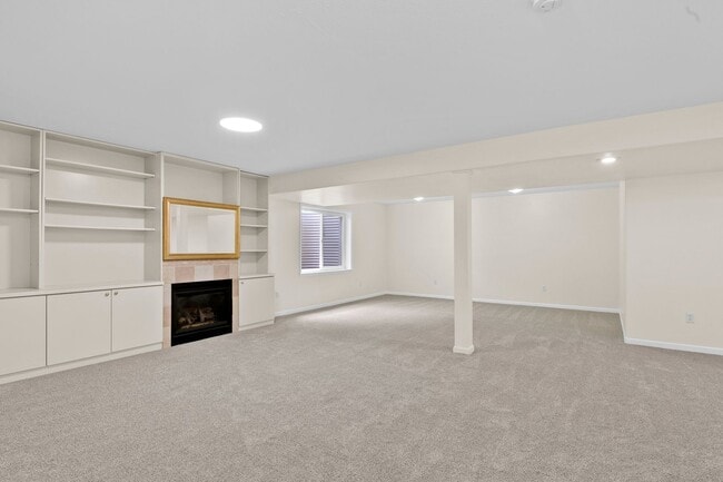 Building Photo - Beautiful home with 5 bedrooms, 3 1/2 bathrooms, 3-car garage available now!