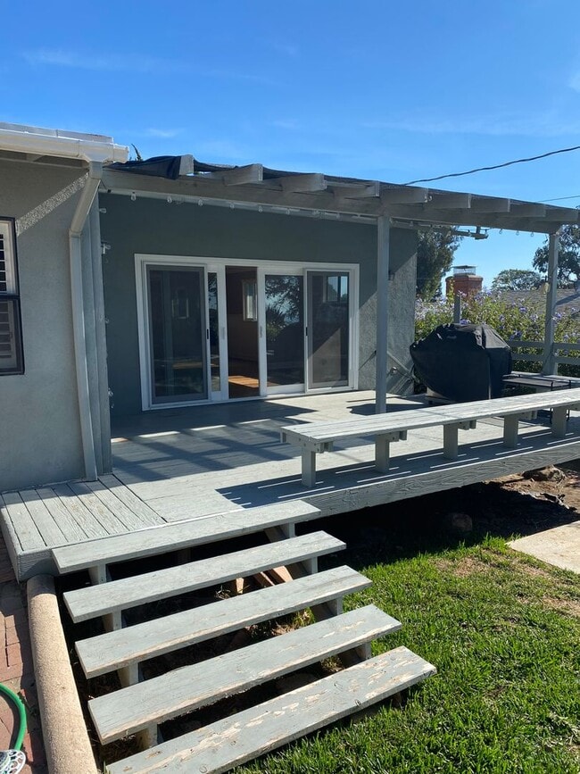 Building Photo - Beautiful Home in the Ventura Foothills