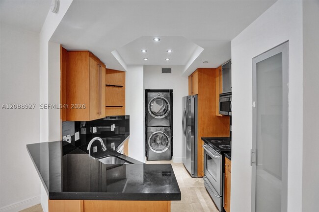 Building Photo - 888 Brickell Key Dr