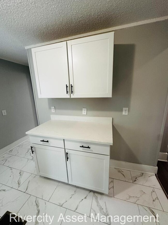 Building Photo - Move-In Ready! Stunning 4-Bedroom, 2-Bath ...