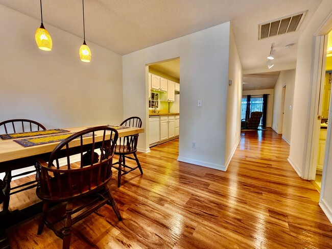 Building Photo - Adorable two bedroom in Meridian Place wit...