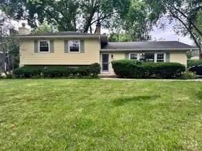 Building Photo - 541 Cypress Dr