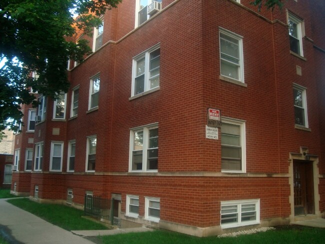 Building Photo - 3357 N Monticello Ave