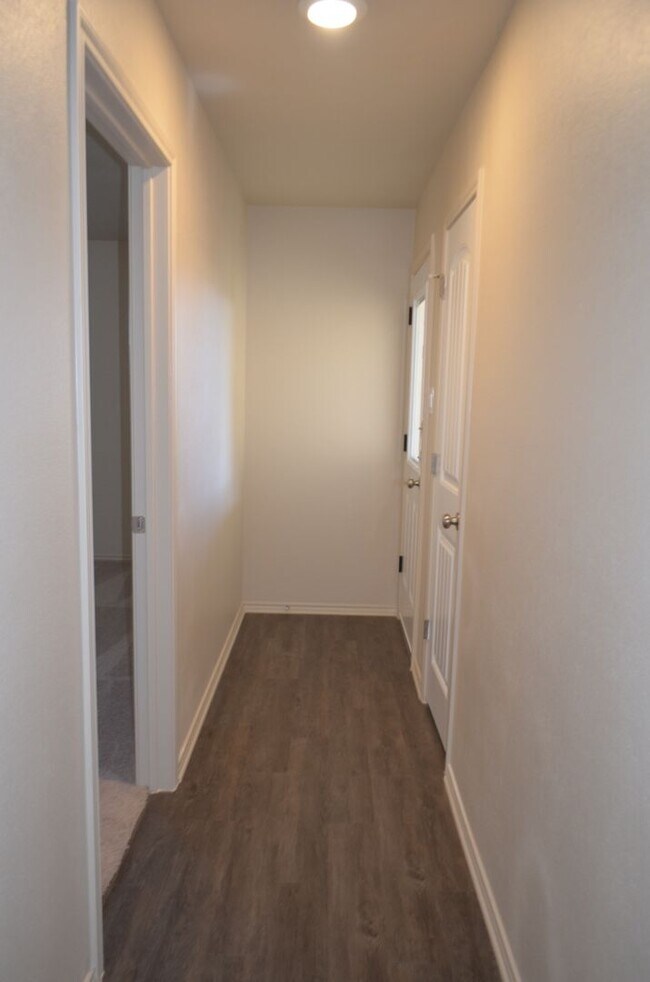 Building Photo - 1713 Clovis Dr