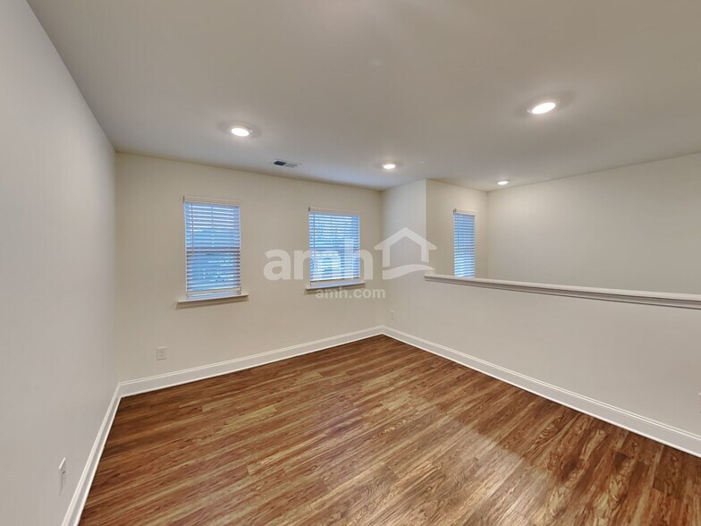 Building Photo - 2854 Chapel Hill Rd