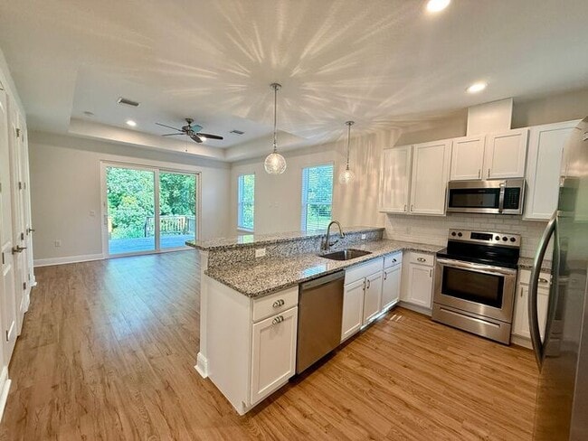 Building Photo - Gorgeous, Modern 2/2 Duplex in Orange City!