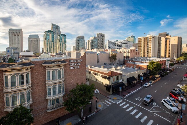 Building Photo - Stunning Corner Condo with City Views in the Heart of Gaslamp