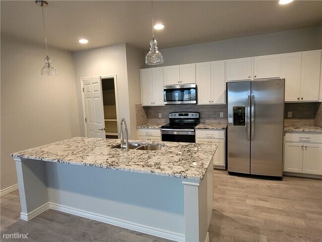 Building Photo - 3 br, 2 bath Duplex - 615 County Road 306 A A
