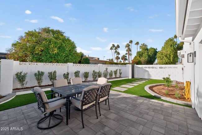 Building Photo - 6259 E Avalon Dr