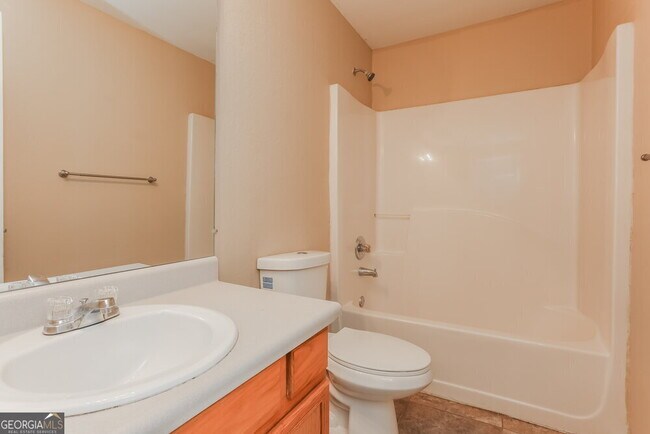 Building Photo - 25 Lakeridge Ct