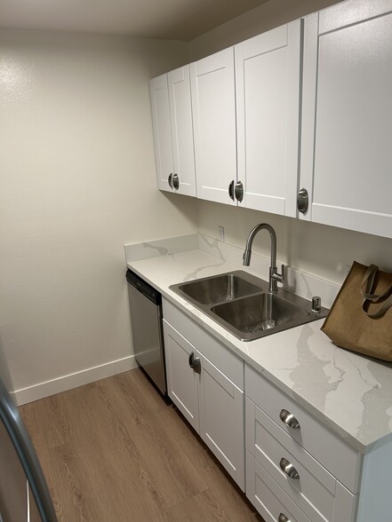 Building Photo - 5259 Corteen Pl