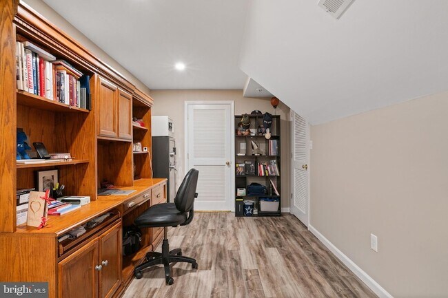 Building Photo - 61 Kirby Ln