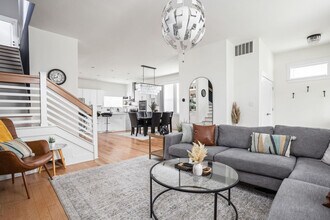 Building Photo - 1616 Pleasant St