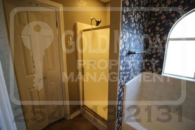 Building Photo - Lisa Lane Living – Simple, Smart & Ready for You!