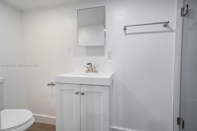 Building Photo - 870 NE 82nd St