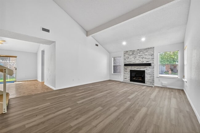Building Photo - 2818 Crest Park Dr