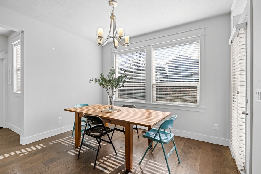 Building Photo - 4127 W Bavaria St