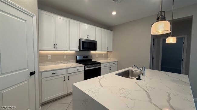 Building Photo - 2283 Teatro Ave