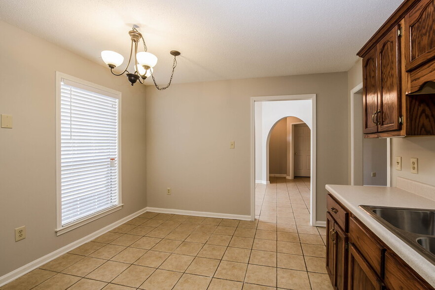 Building Photo - 1438 Clockshop Dr