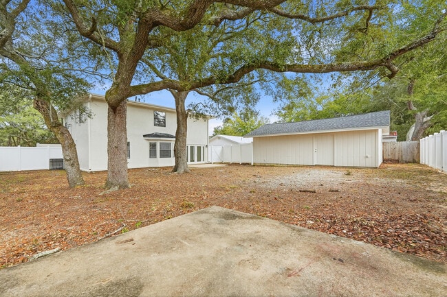 Building Photo - 120 Dyer St