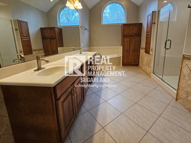 Building Photo - Elegant Living & Modern Comfort in Lexington Creek