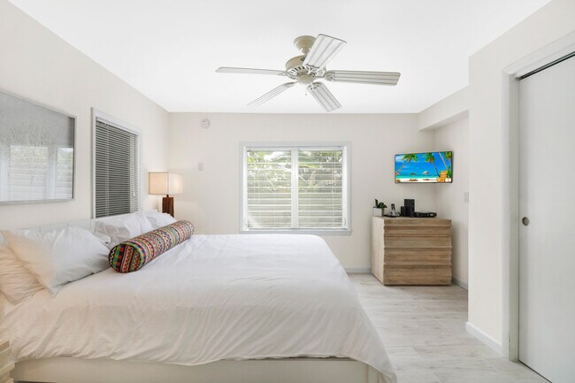 Building Photo - 53 Barry Ave