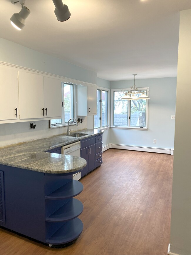 Building Photo - 82 Bergen Ave