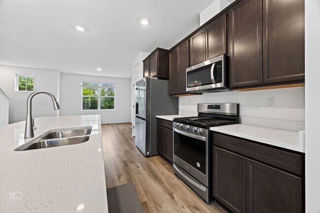 Building Photo - 2031 Sequoia Ave
