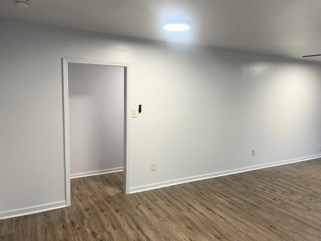 Building Photo - 1011 Ave Of Pines