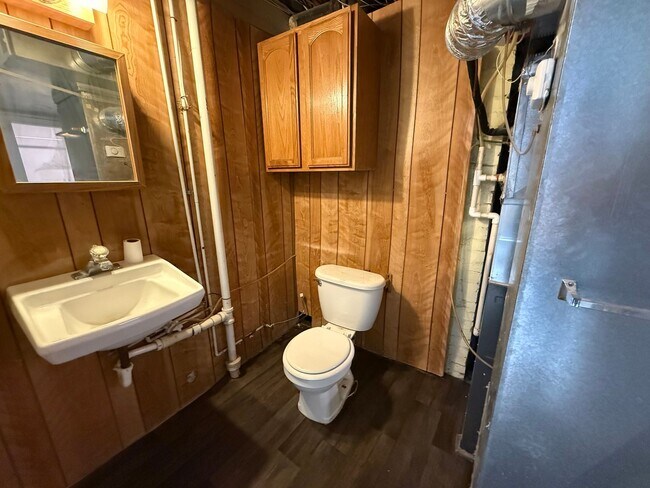 Building Photo - 3 Bedroom Home