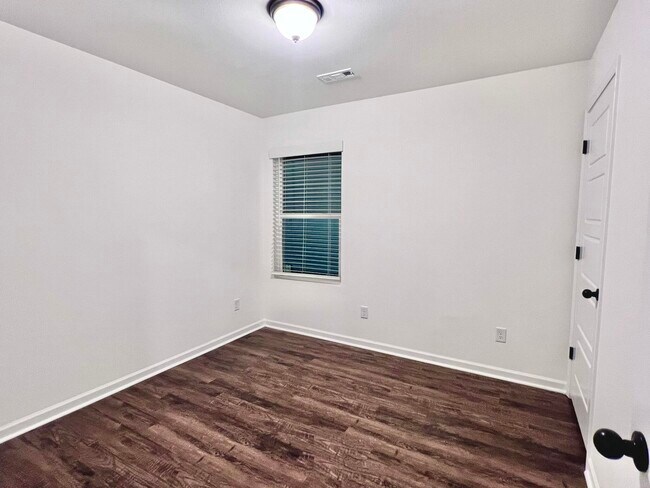 Building Photo - 1100 Pawpaw Pl