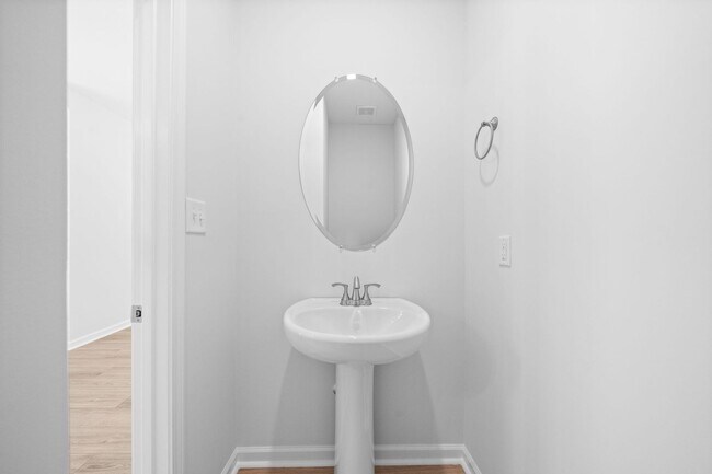 Building Photo - 2 Bedroom Condo For Rent Near Riverside Dr...