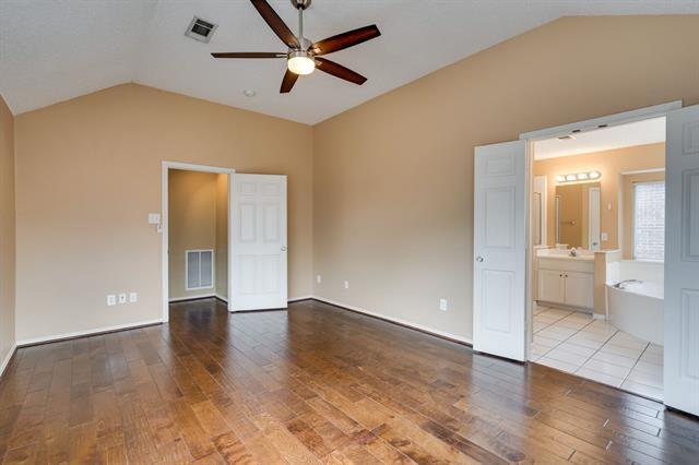 Building Photo - 3900 Oak Park Dr