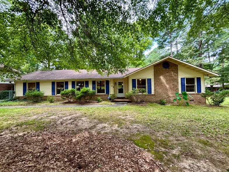 Primary Photo - 833 Brandon Rd