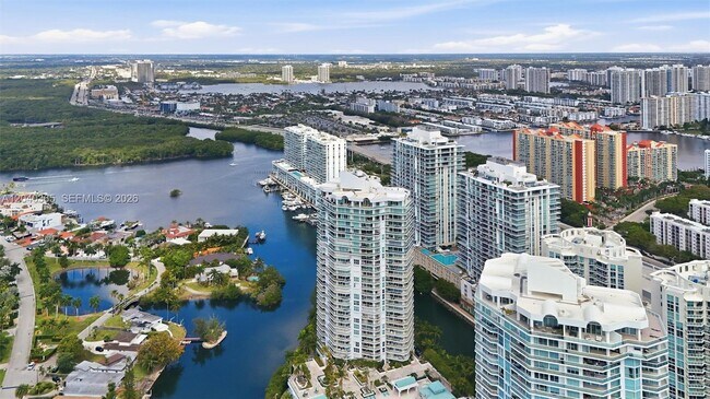 Building Photo - 16500 Collins Ave