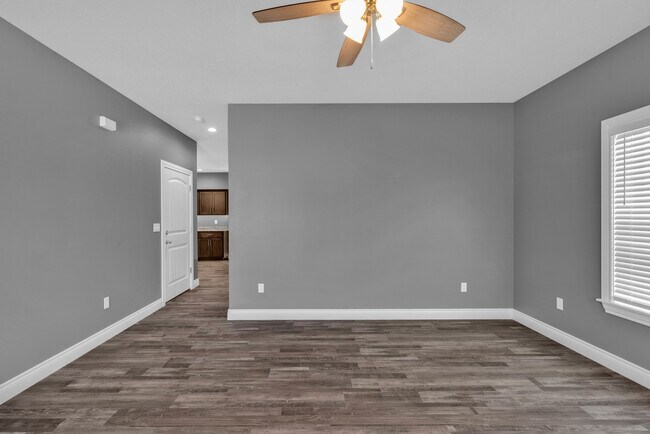 Building Photo - 3011 E 12th St