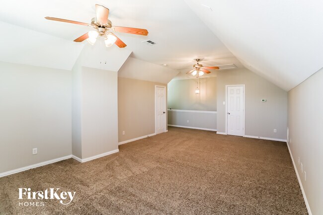 Building Photo - 324 Highland Fairway Ln