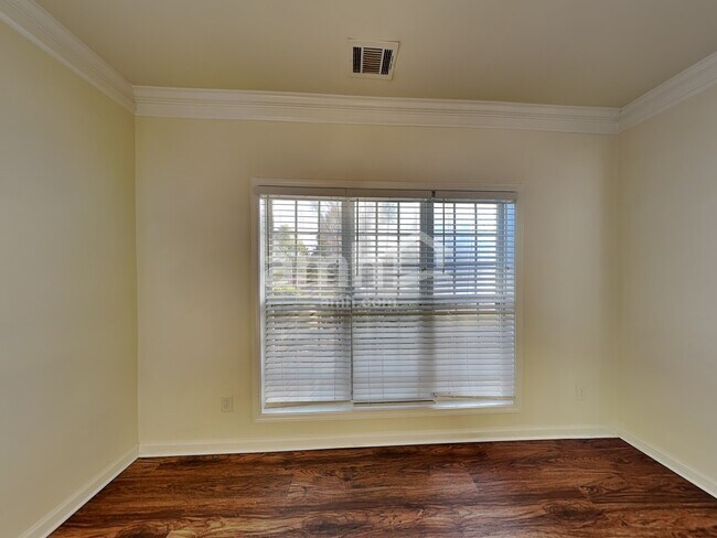 Building Photo - 383 Vine Mountain Way