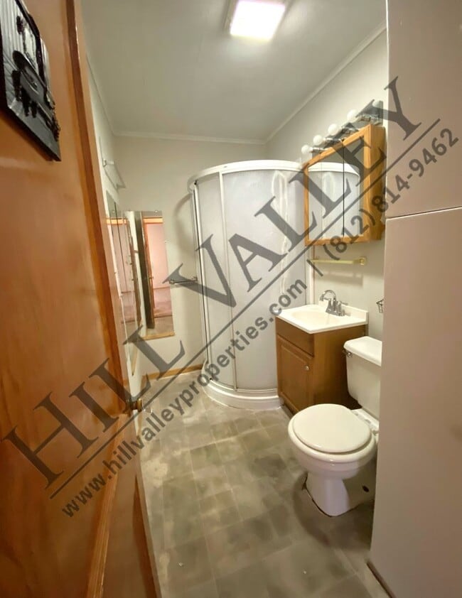 Building Photo - Two bedroom ranch - South