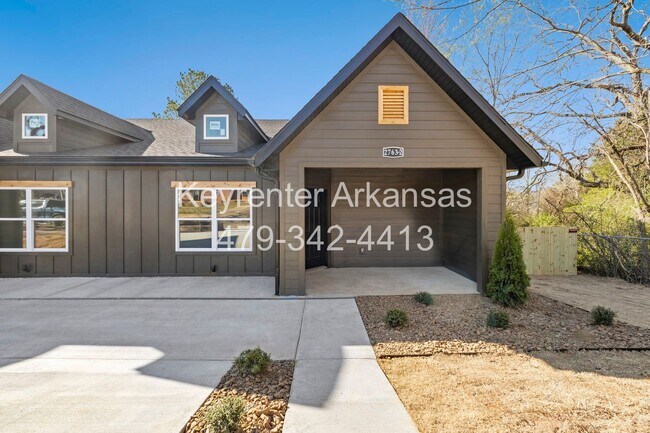 Building Photo - Brand New Duplex in Fayetteville!