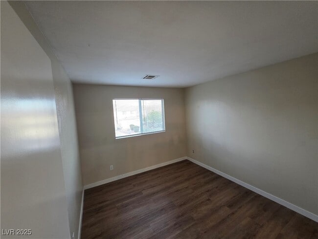 Building Photo - 909 E Malibu Sands Ave