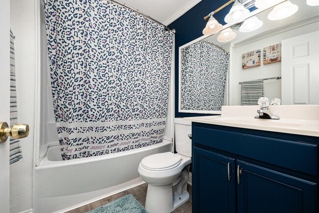 Building Photo - 1921 Williamsburg Dr