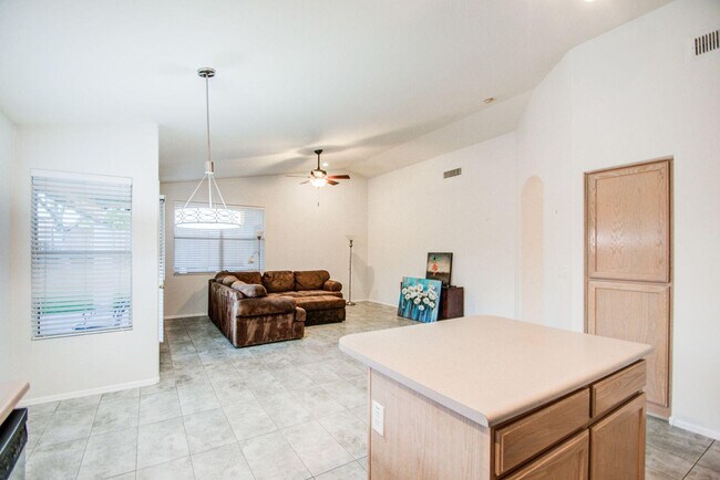 Building Photo - 3216 E Muirwood Dr