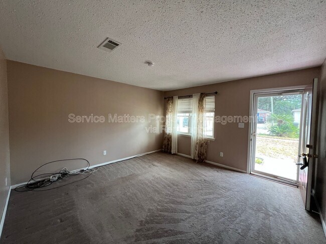 Building Photo - 3227 Fresno Ave