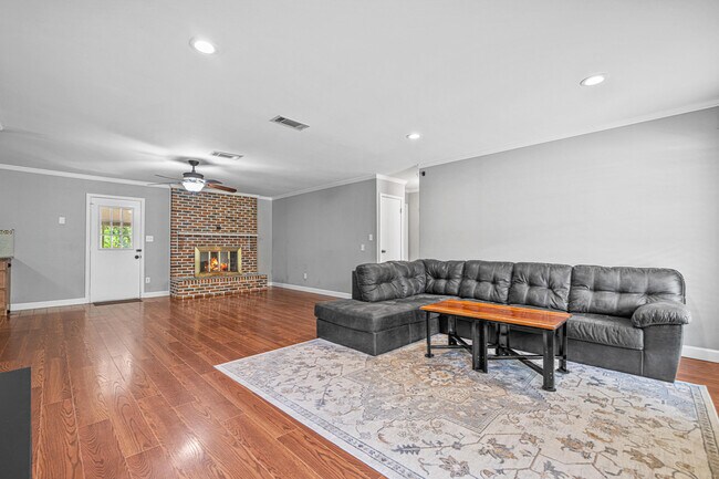 Building Photo - 203 Elizabeth Ct