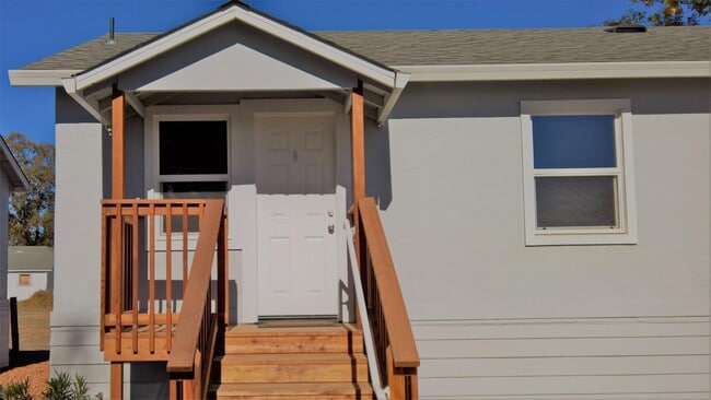 Building Photo - 4550 Lakeshore Blvd