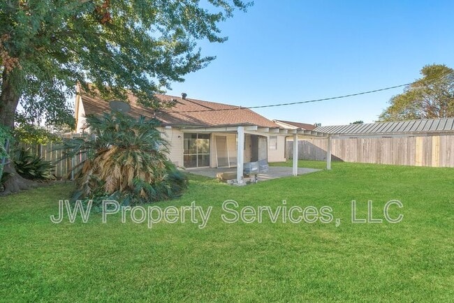 Building Photo - 5036 Highland Dr