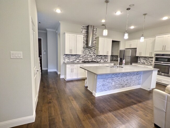 Building Photo - 557 Reale Dr