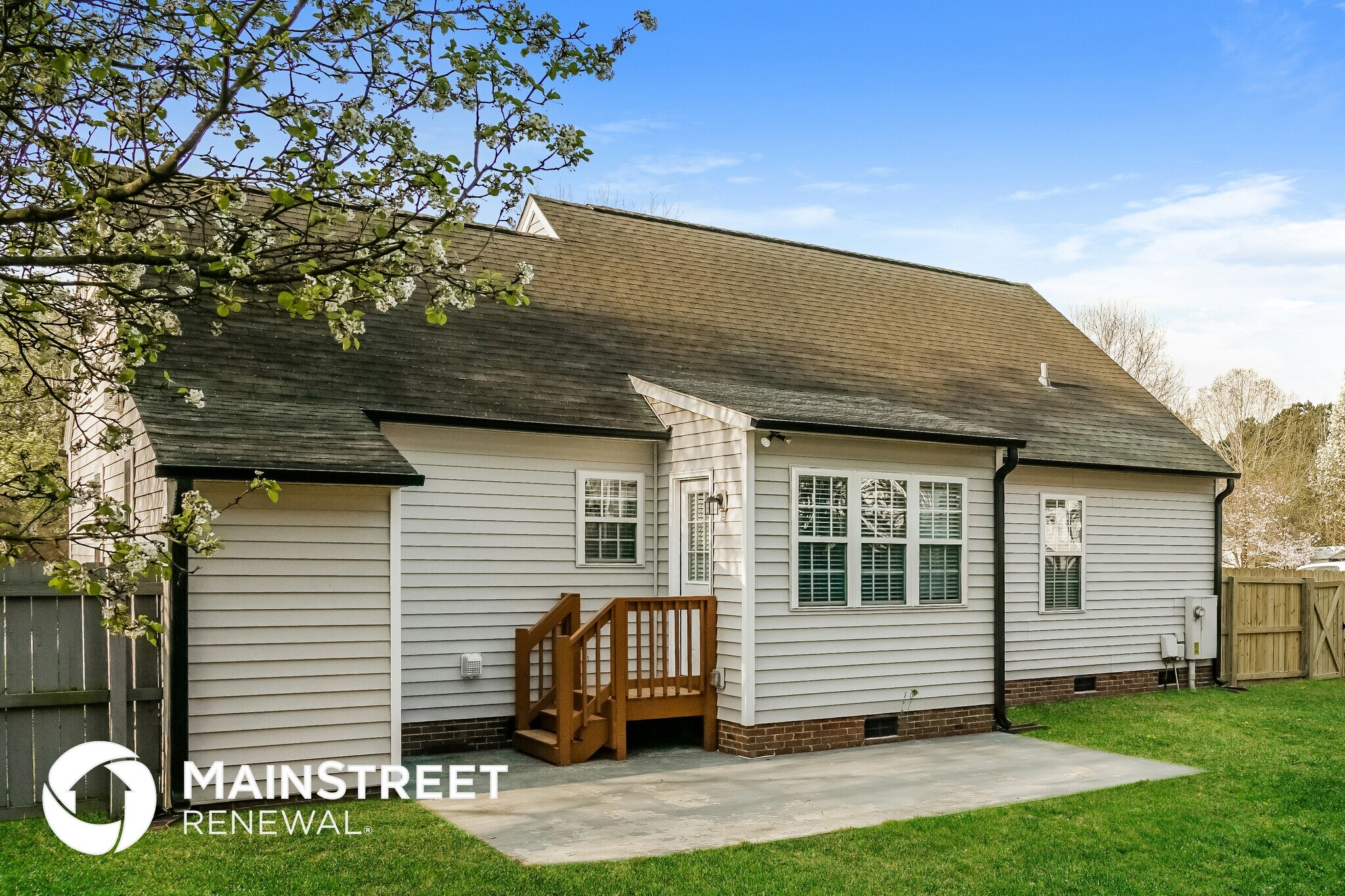 Building Photo - 160 Cedarhurst Ln